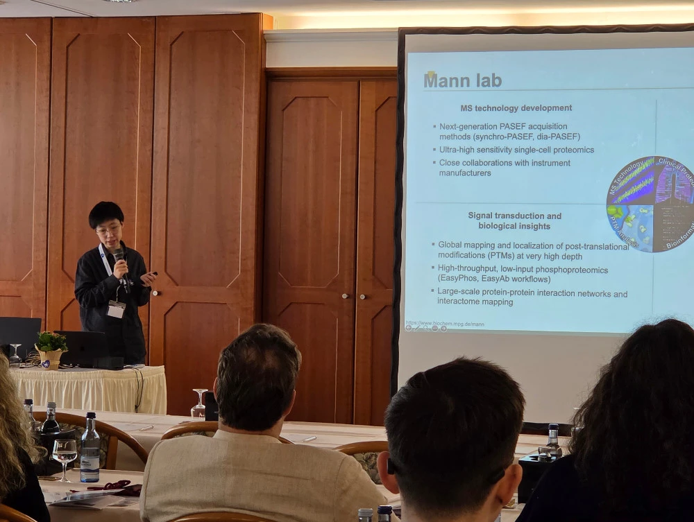 Yaoting Sun from the Matthias Mann Lab presents her research